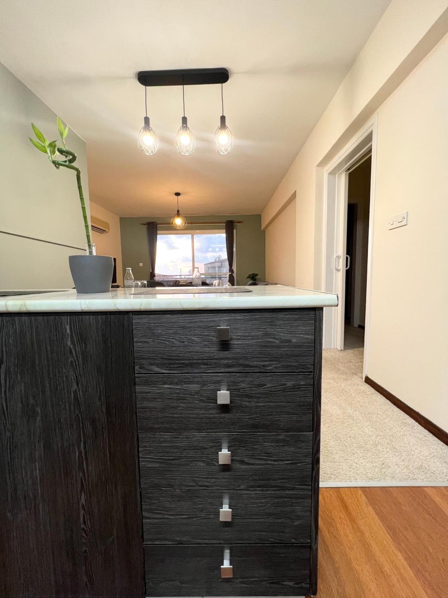 212 Apartment, A 2-Bedroom Escape Pafos Dış mekan fotoğraf