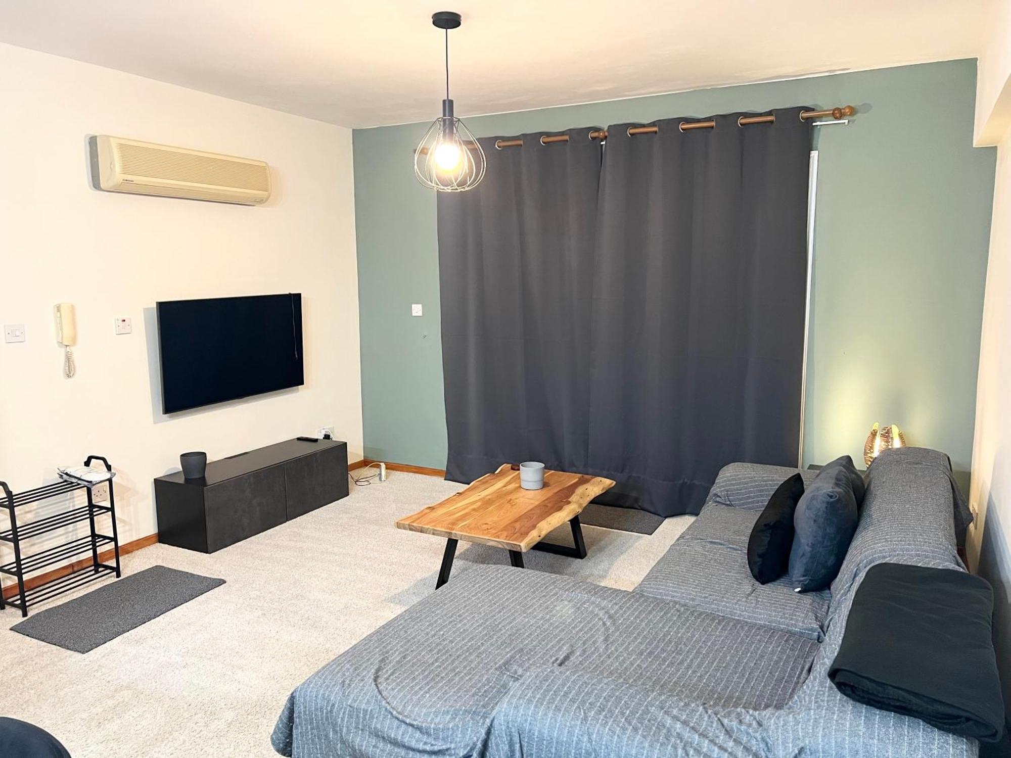 212 Apartment, A 2-Bedroom Escape Pafos Dış mekan fotoğraf